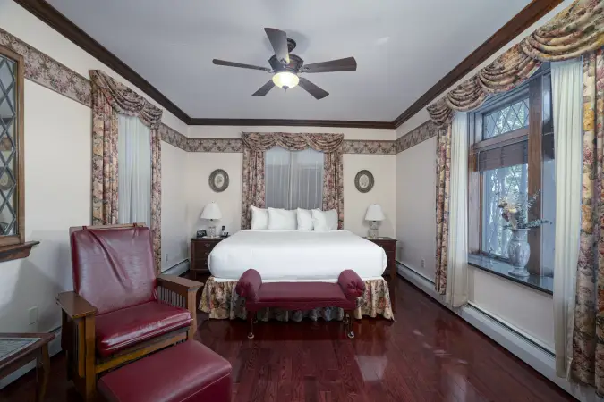 Image for room CASTLE - sagamore_castle_king-bedroom_be 