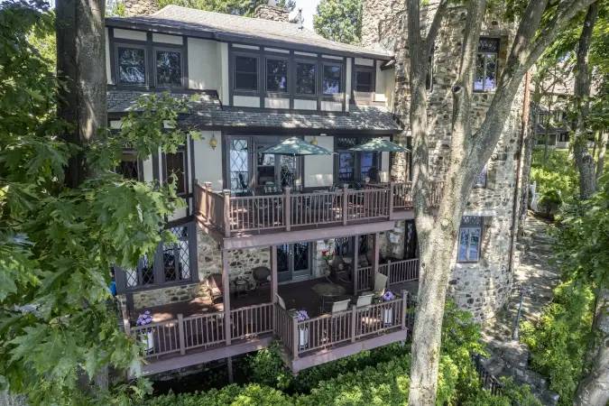 Image for room CASTLE - sagamore_castle_porches_be 